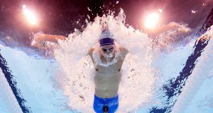 JJ.OO. 2024: Léon Marchand establece un nuevo récord olímpico y se hace con el oro