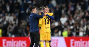 ¡Impacto en Barcelona! Dos razones por las que se frena una salida de fichaje