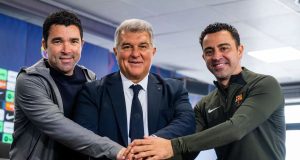 Deco apunta a Xavi por el fiasco de Vitor Roque: ¡No te lo pierdas!