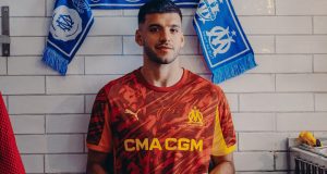 OM: Nuevo uniforme rojo y amarillo para los porteros