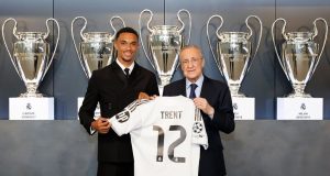 Trent Alexander-Arnold sorprende en su meta con el Real Madrid