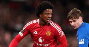 ¡Increíble! Un club de La Liga se interesa por un defensa del Manchester United