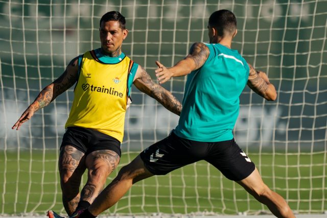 El delantero del Real Betis podría salir con negociaciones avanzadas